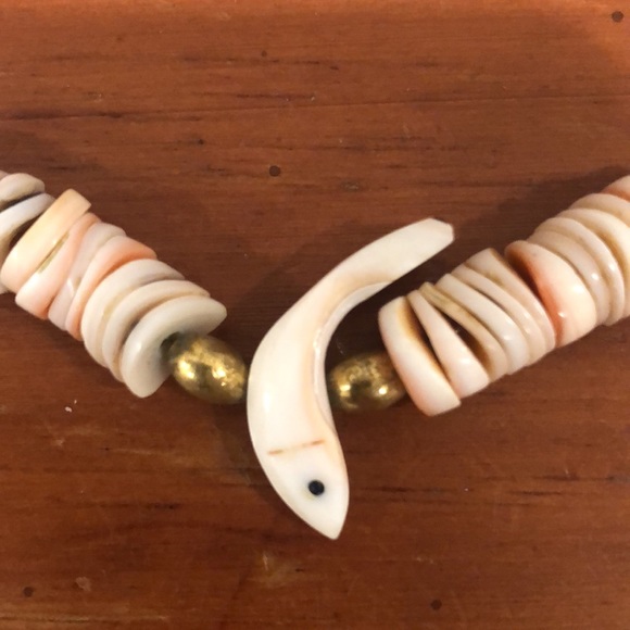 Necklace Carved Seashell Seafish Pendant - Picture 2 of 7